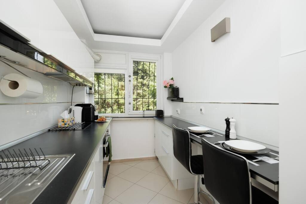 Apartamento Little Paris Boutique Bucarest Exterior foto
